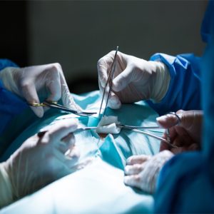 https://www.todomedic.com/wp-content/uploads/2022/08/surgeons-performing-operation-in-operation-room-300x300.jpg